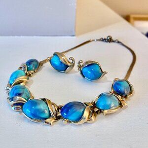 Vintage 60s Oceanic Aqua Acrylic Cabochon in Gold Necklace